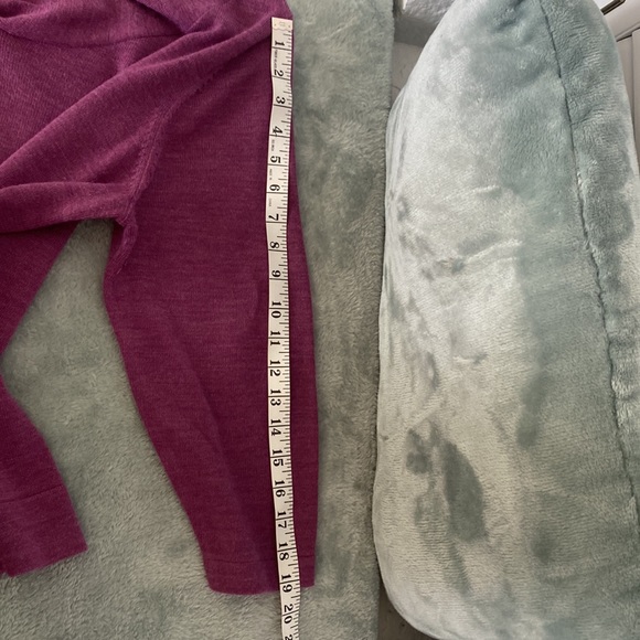 Cold water Creek purplish pink 50% wool V type neckline sweater - Picture 8 of 14